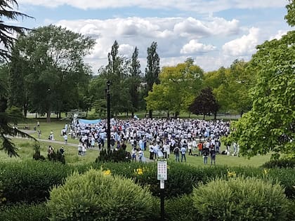 La gran congregación de hinchas argentinos en el parque del rey Eduardo VII, a 15 cuadras de Wembley