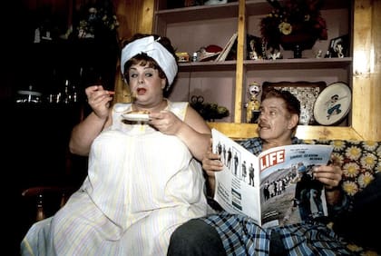 La gran Divine junto a Jerry Stiller en la primer versión en cine de Hairspray
