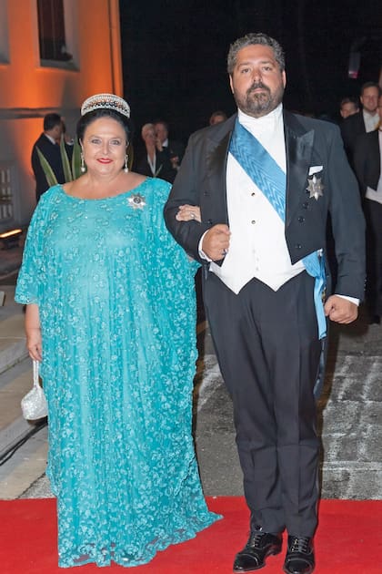 La gran duquesa María Mijáilovich Romanov y el gran duque JOrge Mijáilovich Romanov en el banquete posterior a la boda real entre el príncipe Leka de Albania y la princesa Elia de Albania, en octubre de 2016 en Tirana