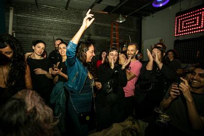 La gran Lorena Vega en una de las fiestas -todo paraíso las necesita- que tienen lugar en la sala Planta Inclán
