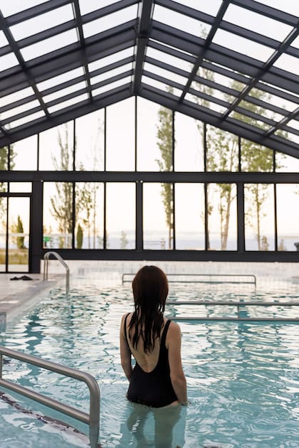 La gran piscina de agua termal en el "Termas Pismanta hotel & spa".