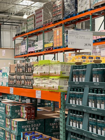 La gran variedad de los productos disponibles en Costco hacen que la tienda permanezca llena todo el año
