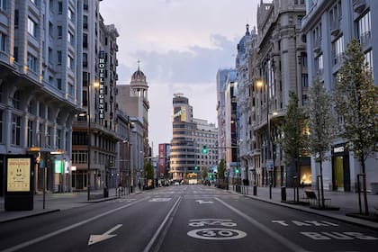  La Gran Vía, una de las principales calles de Madrid, como nunca se la ve durante el día