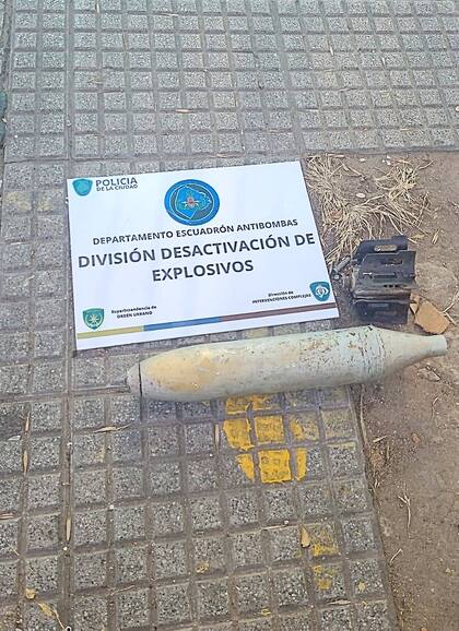 la granada de mortero hallada en Avenida Eva Perón al 2400, en Flores