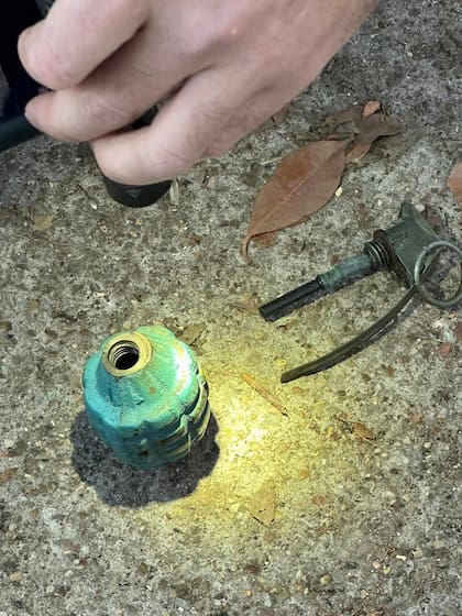 La granada localizada en una casa de Texas no tenía material explosivo