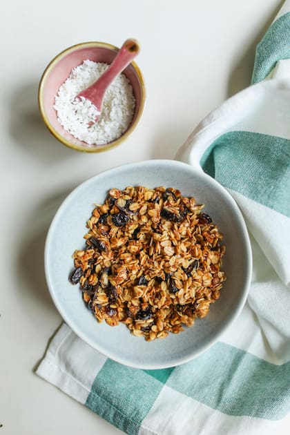 La granola es un alimento nutritivo que aporta energía al cuerpo para iniciar el día sin bajones