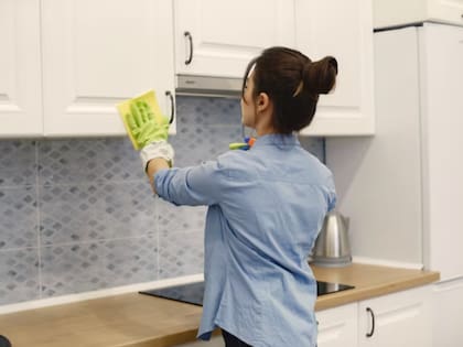 La grasa de la cocina puede dañar los azulejos, la pintura o los acabados de los armarios