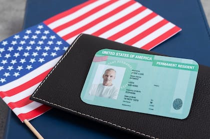 La green card es el documento que autoriza a un extranjero para vivir y trabajar en Estados Unidos de forma legal