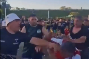 Una batalla campal entre dos sectores de Camioneros desnuda la pelea en el gremio de los Moyano