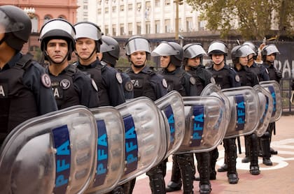 La grilla salarial d elos policías en mayo de 2026