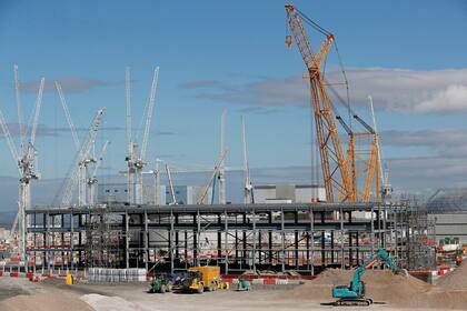 La grúa Sarens SGC 250, también conocida como Big Carl, es capaz de levantar hasta 5200 toneladas