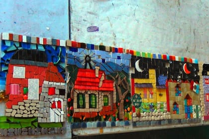 La guarda de las casitas: una obra en construcción que refleja los días y las noches de la cuarentena