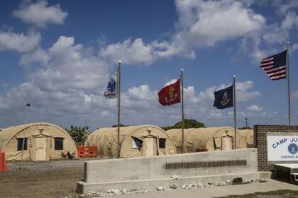 La Guardia Costera la rescató en el mar junto a otros 16 balseros, pero solo ella obtuvo protección política