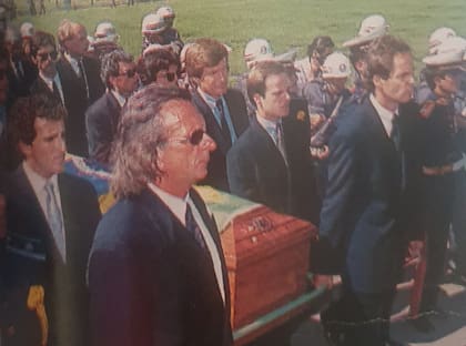 La guardia de honor de la Fórmula 1: los pilotos llevaron el féretro de Senna como un símbolo de respeto y admiración