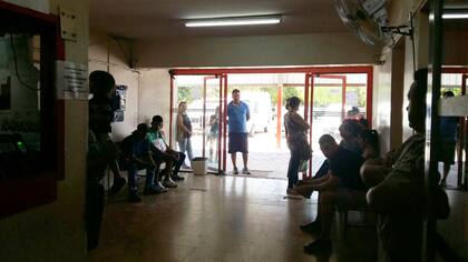 La guardia del Hospital de Caucete con la concurrencia por los problemas de salud generados por agua contaminada
