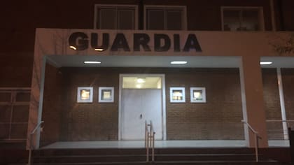 La guardia del hospital Interzonal de Ezeiza, donde se encuentra internado Miguel Etchecolatz