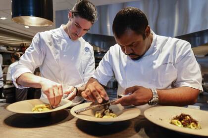 La Guía Michelín es un símbolo de excelencia culinaria, destacado a nivel mundial por la evaluación y reconocimiento de la calidad de los establecimientos que recomienda