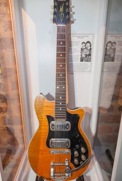 La guitarra Maton Mastersound MS-500 que Harrison tocó en 1964, saldrá a subasta en septiembre
