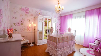 La habitación de Matilda en la casa que Luli alquila en Nordelta está íntegramente diseñada por Milagros Resta. “Siempre me gustó su onda. Ella ambientó mi casa de Núñez. Me gusta darle el punto final a mí. Mi papá es arquitecto y decorador, algo de idea tengo”, dice.