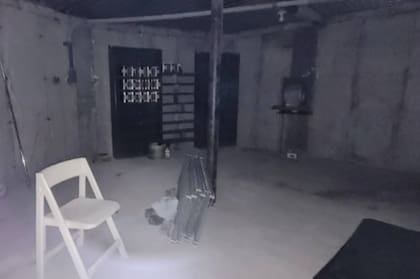 La "habitación del pánico", como le llamaron quienes comentaron la foto, fue registrada con una cámara nocturna que le daba una impronta más terrorífica. Fuente: Reddit/@u/gundam2017