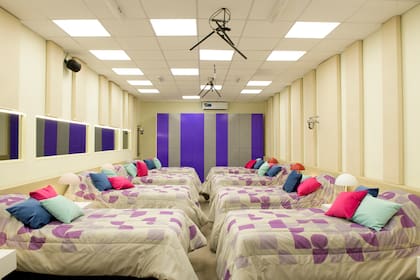 La habitación violeta elegida por las chicas