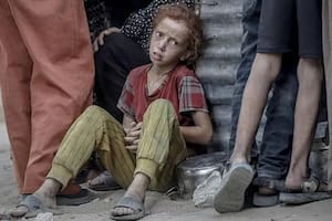 "La hambruna es tanto la experiencia del cuerpo consumiéndose como la experiencia colectiva de deshumanización, de desgarrar el tejido social", dice Alex de Waal