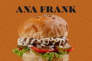 Un local nombró a una de sus "hamburguesas Ana Frank" y las vendía con "papas Adolf"