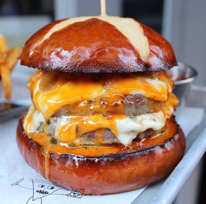 La hamburguesa de Emily Loves Pizza