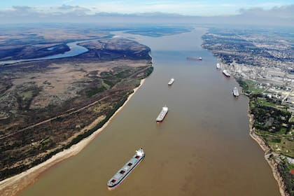 La Hidrovía, en el Paraná, principal puerta de salida de las exportaciones argentinas