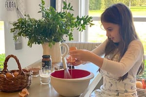 Juliana Awada cocinó con Antonia una receta de su infancia y la compartió