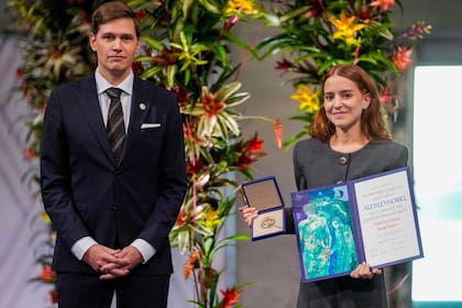La hija de María Corina Machado, Ana Corina Sosa, recibió el premio en nombre de su madre en Oslo