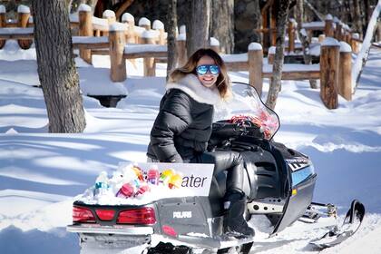 La hija de Ron Wood es dueña de una simpatía que la vuelve cercana de inmediato.