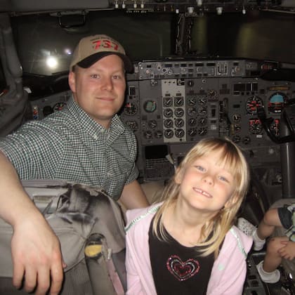 La hija del piloto destacó que su padre siempre está presente