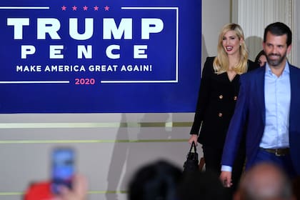 La hija y asesora principal del presidente de Estados Unidos, Ivanka Trump, y su hermano, Donald Trump Jr, en Washington, DC, el 4 de noviembre de 2020
