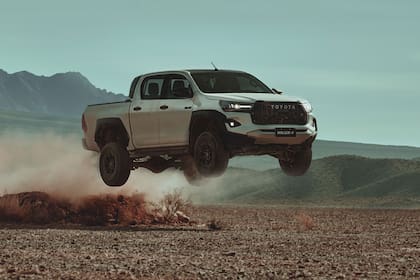La Hilux GR-Sport equipa un motor turbodiésel 2.8 litros de cuatro cilindros que desarrolla 224 CV y 550 Nm de torque