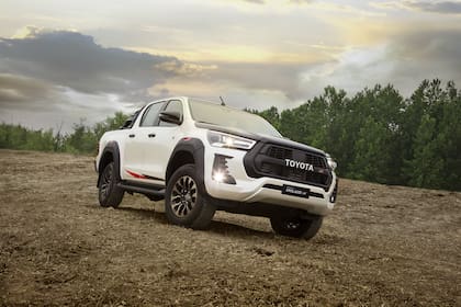 La Hilux tiene un despeje de 323 mm