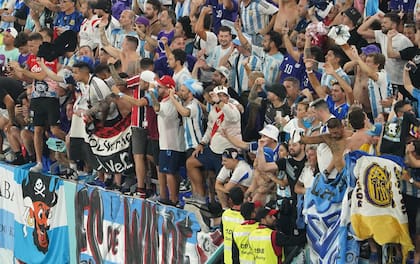La hinchada argentina en Doha, Qatar.