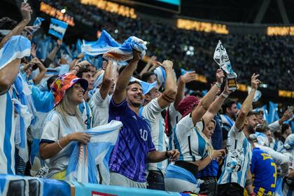 La hinchada argentina en Qatar 2022 dio que hablar en todo el mundo por su aliento permanente 