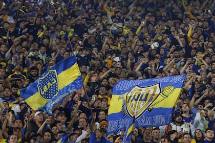La hinchada de Boca cargó contra los jugadores y la dirigencia