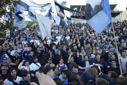 La hinchada del SIC en la semifinal