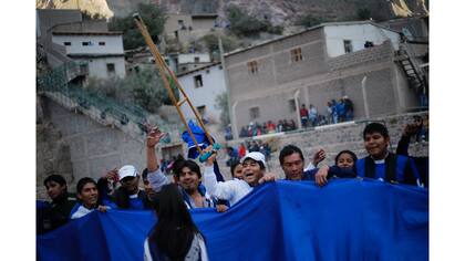 La hinchada y jugadores del Club Deportivo Barrio "El Centro"
