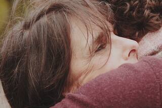 Se conocieron de chicos y 29 años después él la conquistó de una manera especial