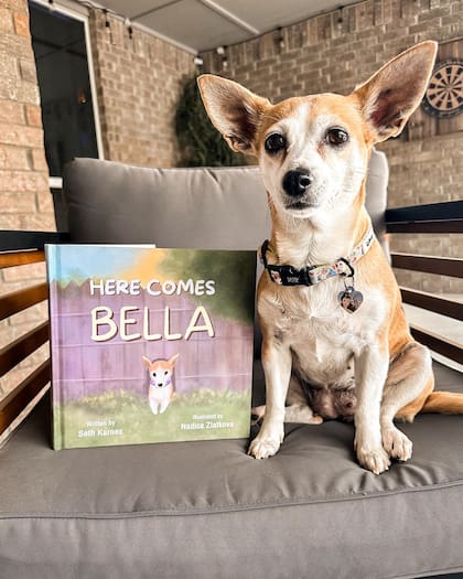 La historia de Bella inspiró a Seth a escribir un libro infantil -Here comes Bella-.
