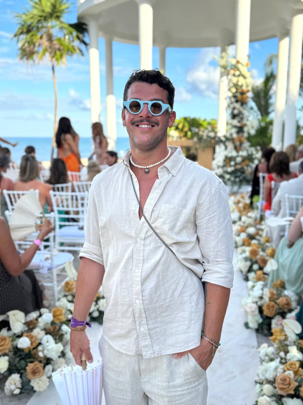 Ele alcançou a fama como comediante stand-up, mas um ataque de pânico no ar mudou seu caminho. Ele alcançou a fama como comediante stand-up, mas um ataque de pânico no ar mudou seu caminho.