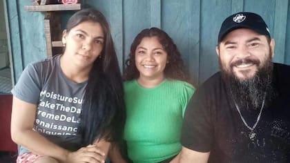 La historia de las hermanas que comparten esposo y presumen su amor en las redes sociales: así crían a sus cuatro hijos