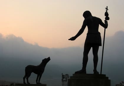 La historia de San Roque, patrono de los perros, las mascotas y los enfermos
