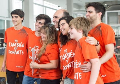 La historia de vida de Antonella ayudó a la familia Trivisonno, que hoy componen Silvia, Alejandro, Nicolás (35), Agustina (33), Patricio (25, tenía 9 meses al momento del accidente), Mariano (24) y Tadeo (21)