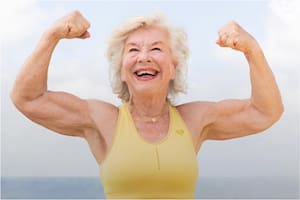 La historia de vida de Joan MacDonald, la abuela canadiense que revolucionó las redes con su impactante cambio físico