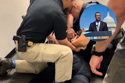 El senador demócrata Alex Padilla, al ser esposado