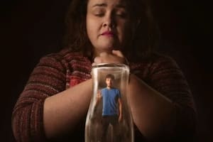 La historia, la cual vivió el mismo intérprete, desató la furia Fiona Harvey, la acosadora real, que llevó a la justicia a los responsables del gigante streaming